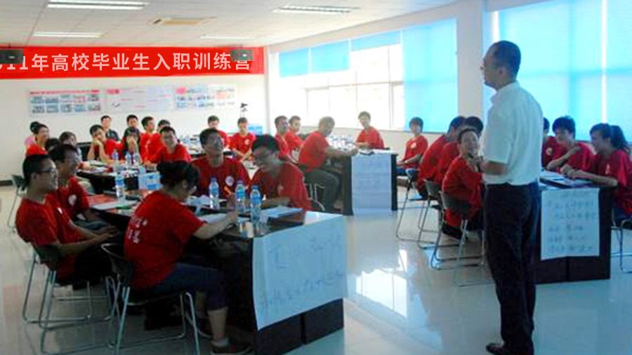 加強(qiáng)銷售隊(duì)伍建設(shè)，提升專業(yè)營(yíng)銷形象